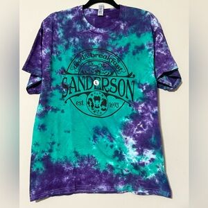 GILDAN size large women’s graphic print Sanderson sisters Salem tie-dye t shirt